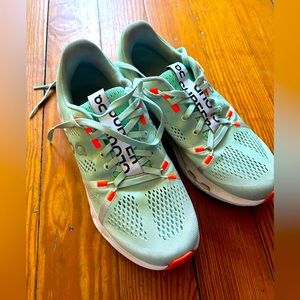 Women’s cloud surfer ON running shoes